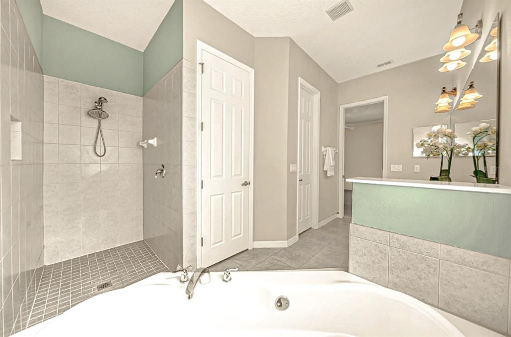 For Sale: $450,000 (3 beds, 2 baths, 2392 Square Feet)