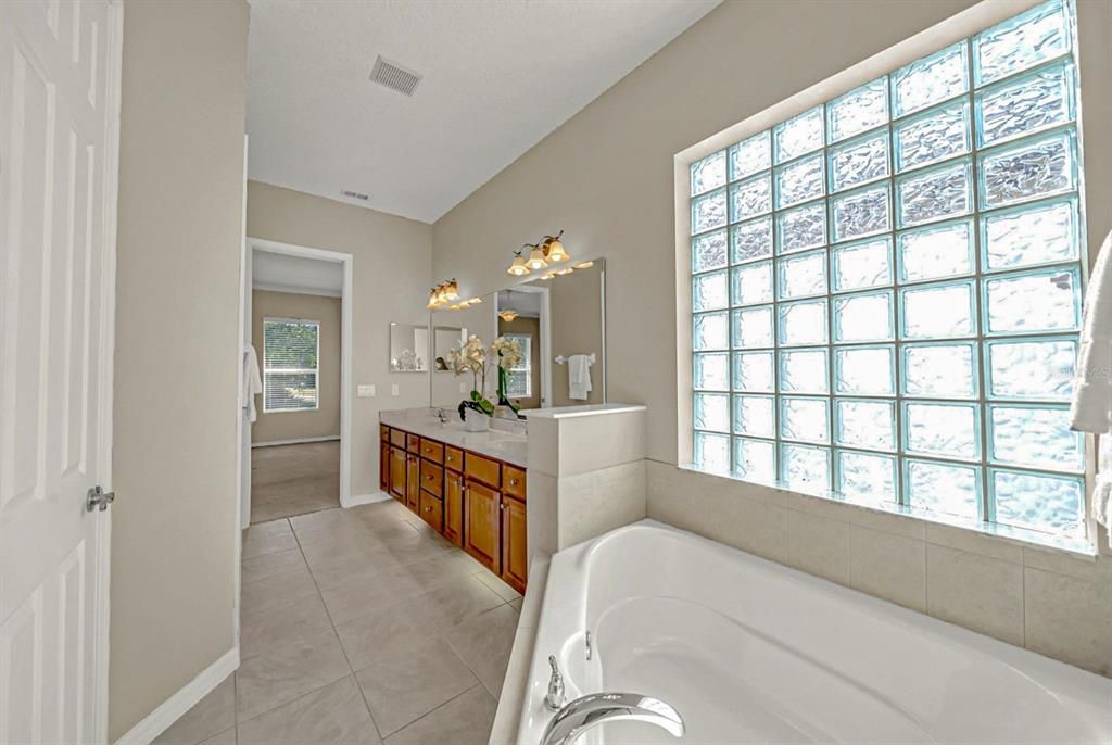 For Sale: $450,000 (3 beds, 2 baths, 2392 Square Feet)