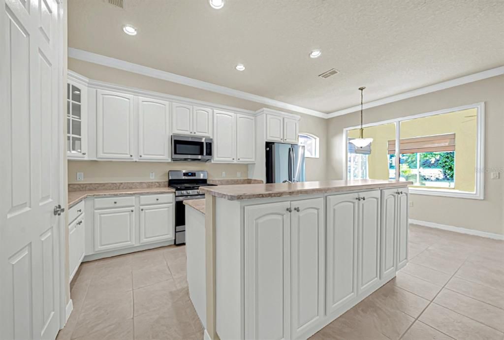 For Sale: $450,000 (3 beds, 2 baths, 2392 Square Feet)