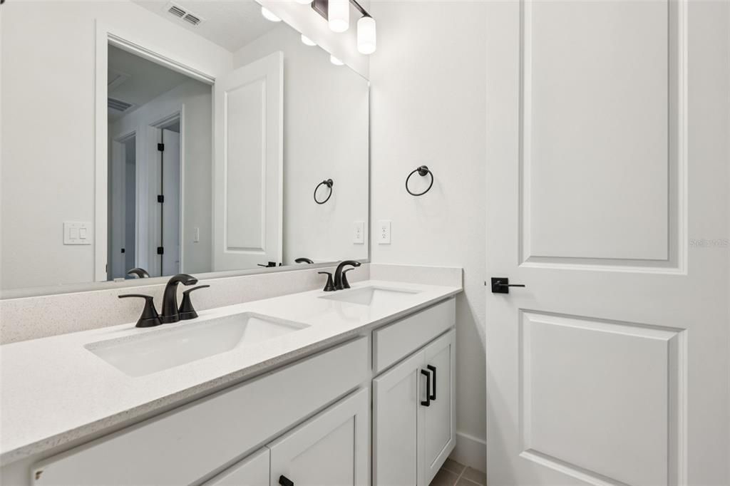 На продажу: $449,990 (5 спален, 3 ванн, 3232 Квадратных фут)