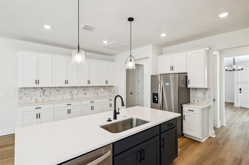 На продажу: $449,990 (5 спален, 3 ванн, 3232 Квадратных фут)