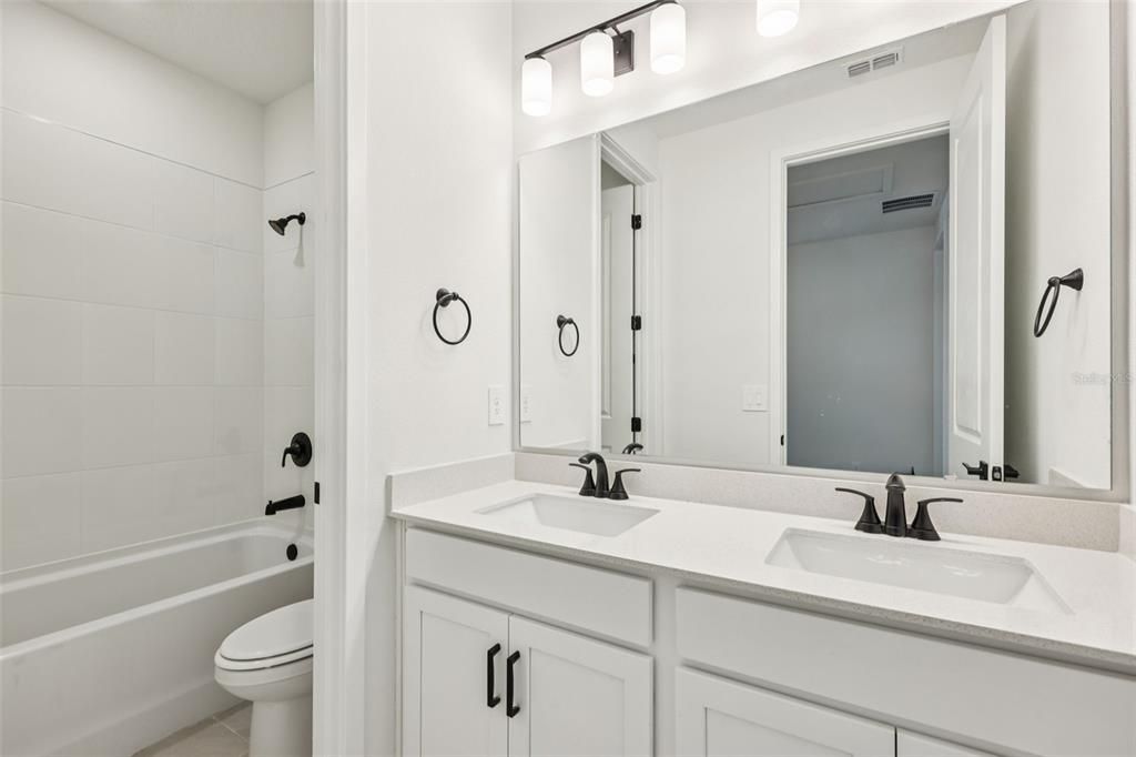 На продажу: $449,990 (5 спален, 3 ванн, 3232 Квадратных фут)