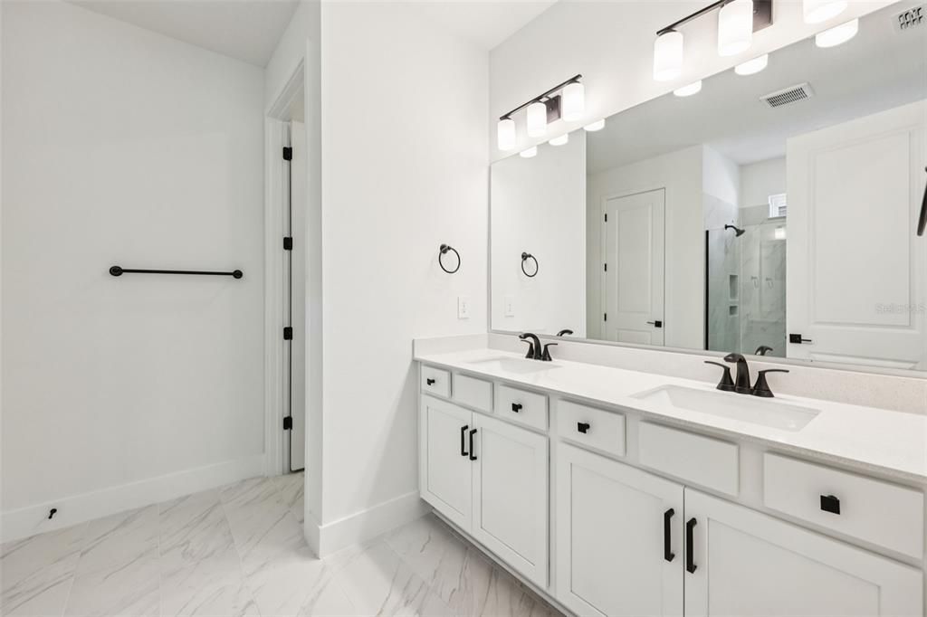 На продажу: $449,990 (5 спален, 3 ванн, 3232 Квадратных фут)