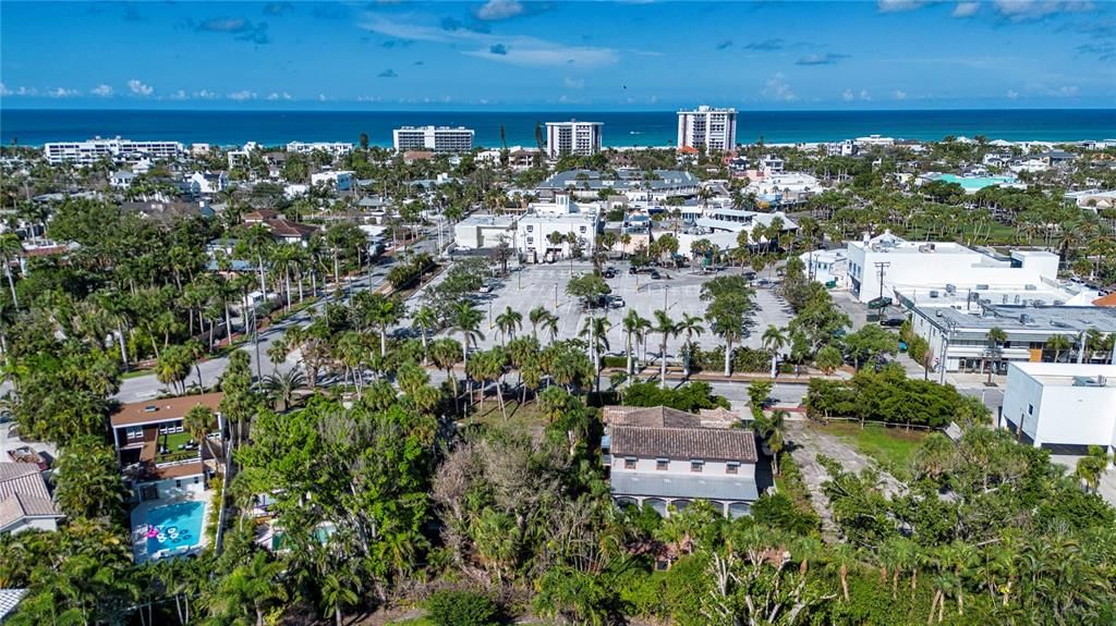 En Venta: $1,375,000 (0.23 acres)