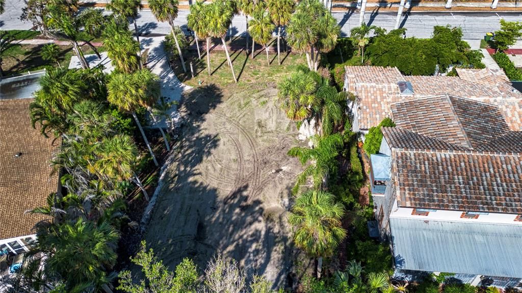 En Venta: $1,375,000 (0.23 acres)