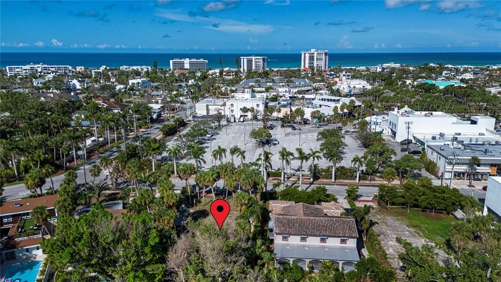 En Venta: $1,375,000 (0.23 acres)