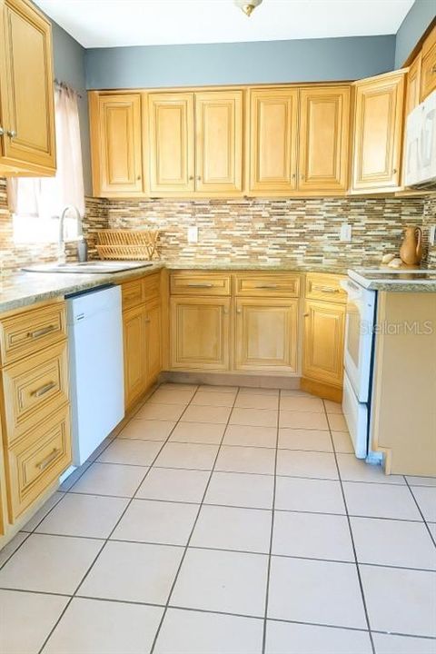 En Venta: $279,000 (3 camas, 1 baños, 1054 Pies cuadrados)