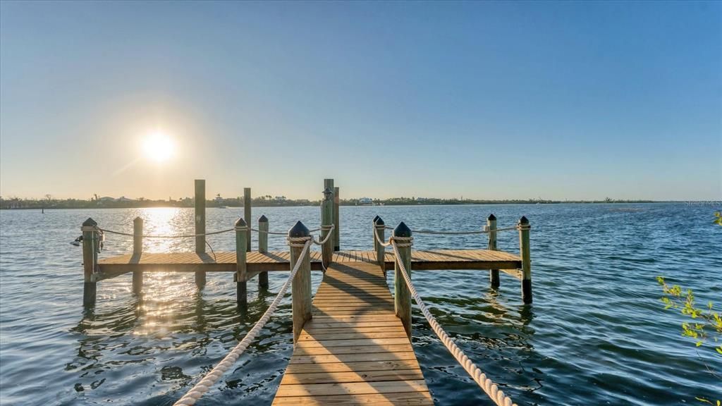 На продажу: $1,555,000 (3 спален, 3 ванн, 2390 Квадратных фут)