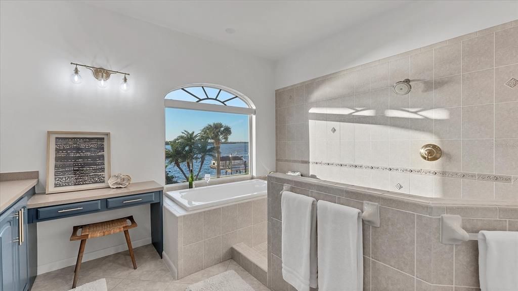 На продажу: $1,555,000 (3 спален, 3 ванн, 2390 Квадратных фут)