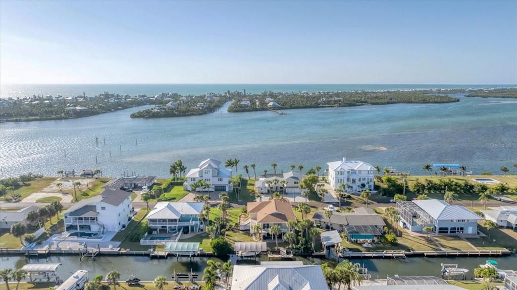 На продажу: $1,555,000 (3 спален, 3 ванн, 2390 Квадратных фут)