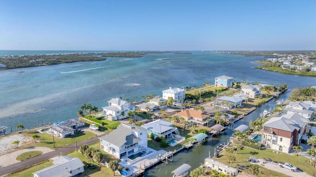 На продажу: $1,555,000 (3 спален, 3 ванн, 2390 Квадратных фут)