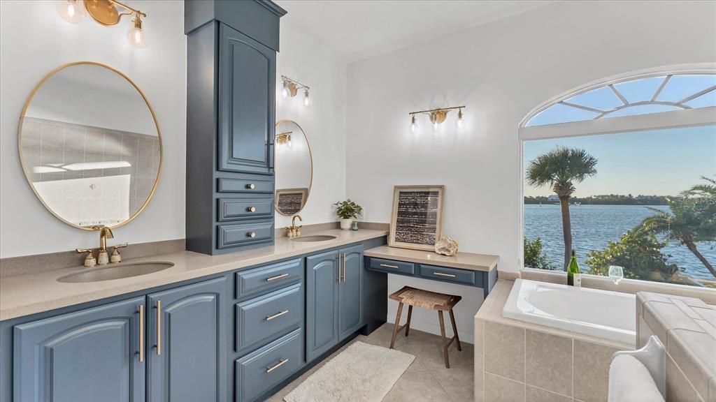 На продажу: $1,555,000 (3 спален, 3 ванн, 2390 Квадратных фут)