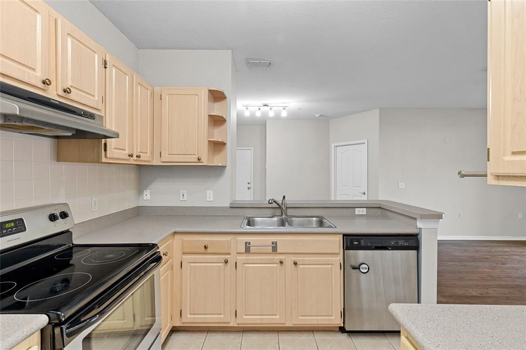 For Sale: $248,000 (3 beds, 2 baths, 1243 Square Feet)