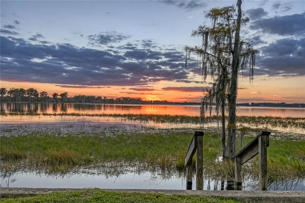 合同活跃: $2,750,000 (4.56 acres)