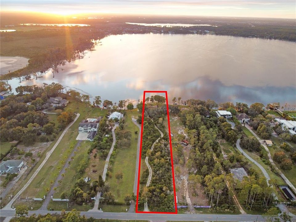 合同活跃: $2,750,000 (4.56 acres)