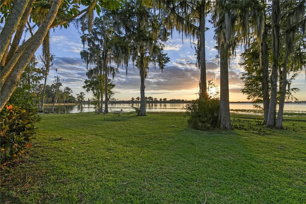 合同活跃: $2,750,000 (4.56 acres)