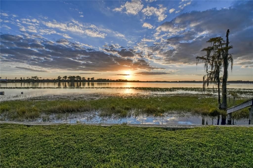 合同活跃: $2,750,000 (4.56 acres)