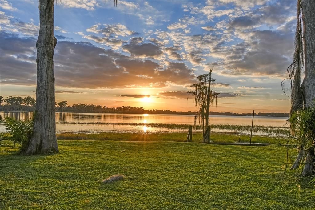 合同活跃: $2,750,000 (4.56 acres)