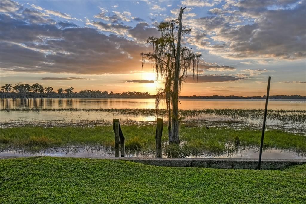 合同活跃: $2,750,000 (4.56 acres)