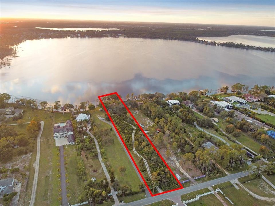 合同活跃: $2,750,000 (4.56 acres)