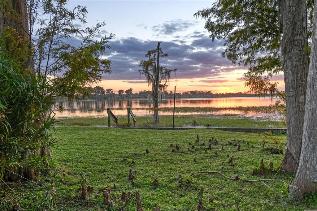 合同活跃: $2,750,000 (4.56 acres)