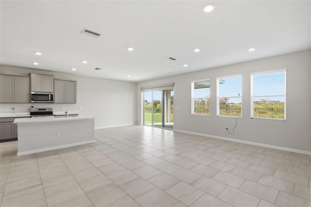 For Rent: $3,200 (4 beds, 3 baths, 2756 Square Feet)