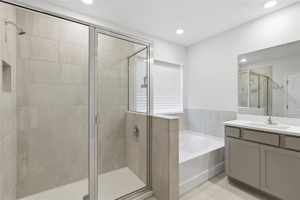 For Rent: $3,200 (4 beds, 3 baths, 2756 Square Feet)