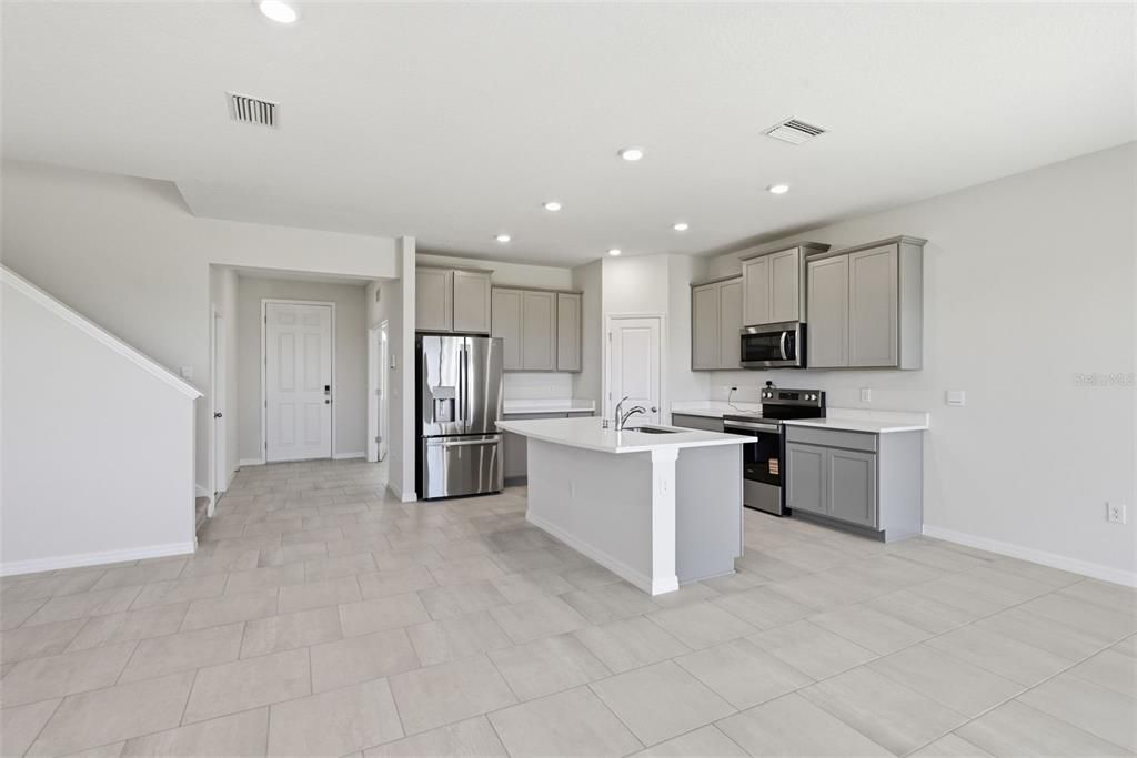 For Rent: $3,200 (4 beds, 3 baths, 2756 Square Feet)