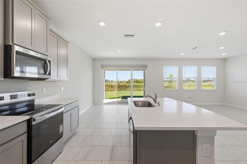 For Rent: $3,200 (4 beds, 3 baths, 2756 Square Feet)