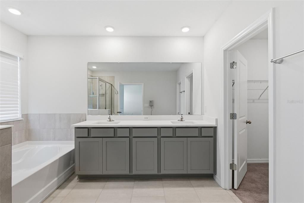 For Rent: $3,200 (4 beds, 3 baths, 2756 Square Feet)