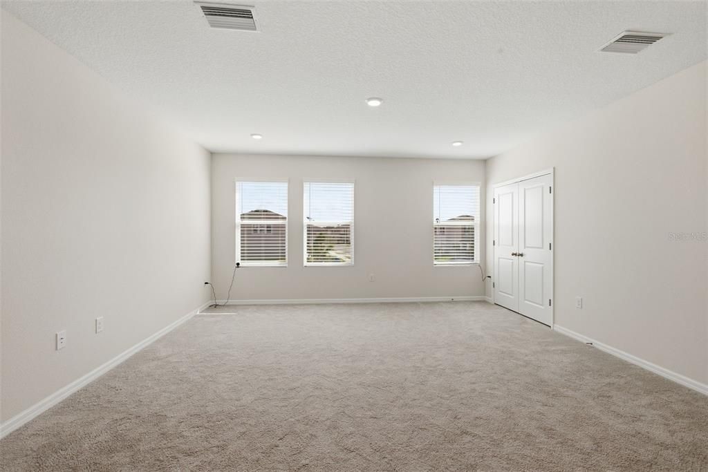 For Rent: $3,200 (4 beds, 3 baths, 2756 Square Feet)