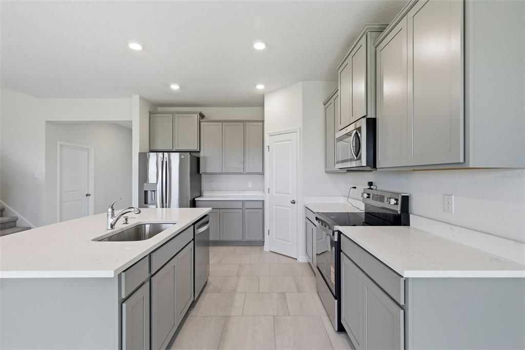 For Rent: $3,200 (4 beds, 3 baths, 2756 Square Feet)