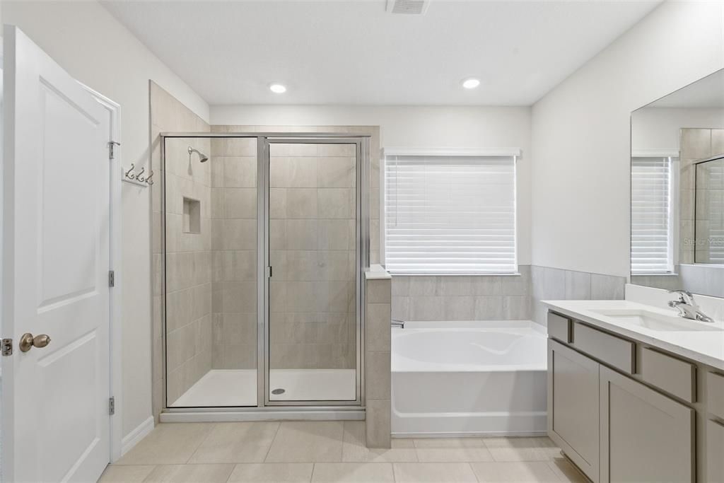 For Rent: $3,200 (4 beds, 3 baths, 2756 Square Feet)