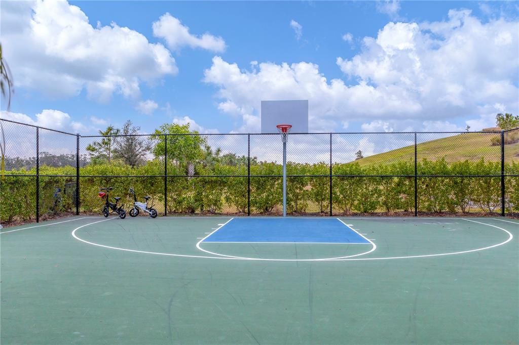 Active With Contract: $595,000 (4 beds, 3 baths, 2655 Square Feet)