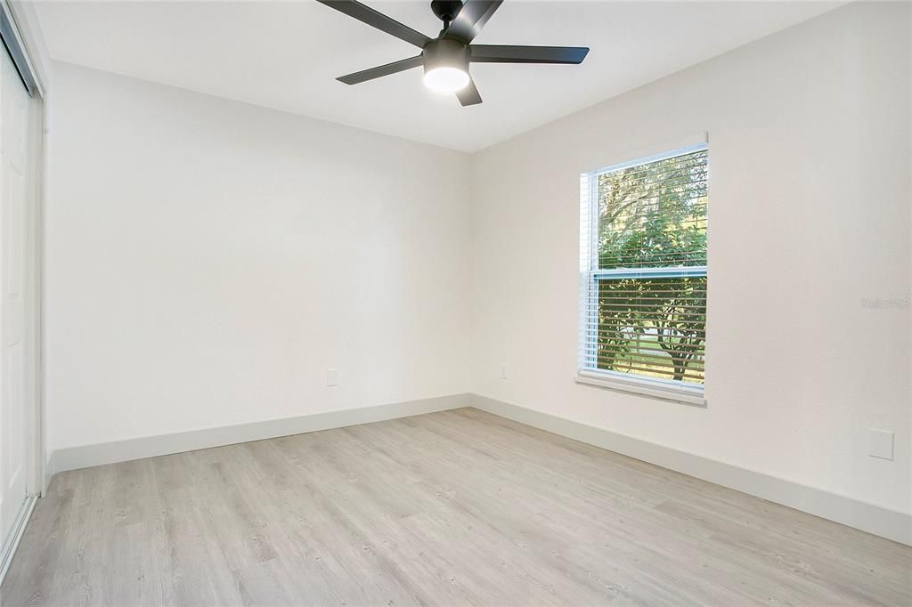 На продажу: $295,500 (4 спален, 2 ванн, 1432 Квадратных фут)