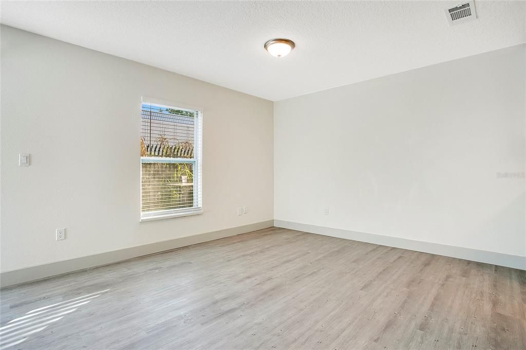 На продажу: $295,500 (4 спален, 2 ванн, 1432 Квадратных фут)