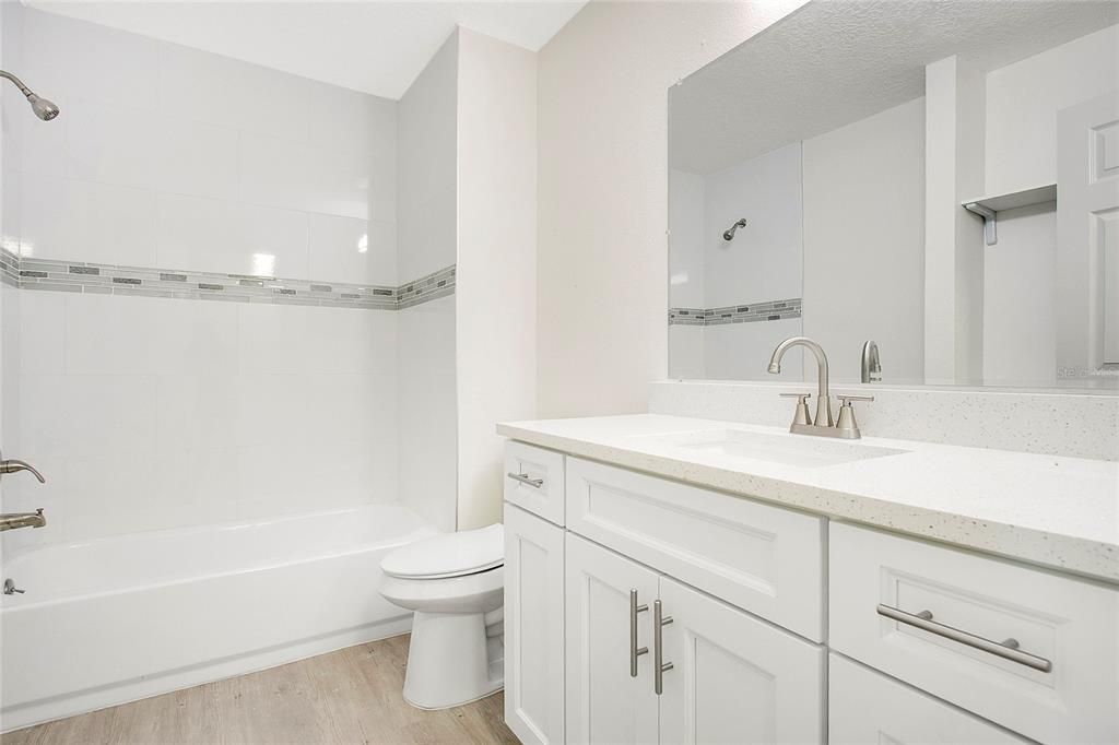 На продажу: $295,500 (4 спален, 2 ванн, 1432 Квадратных фут)