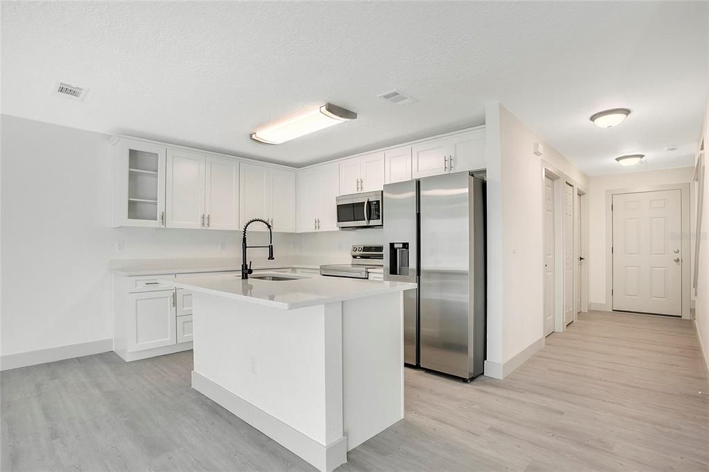 На продажу: $295,500 (4 спален, 2 ванн, 1432 Квадратных фут)