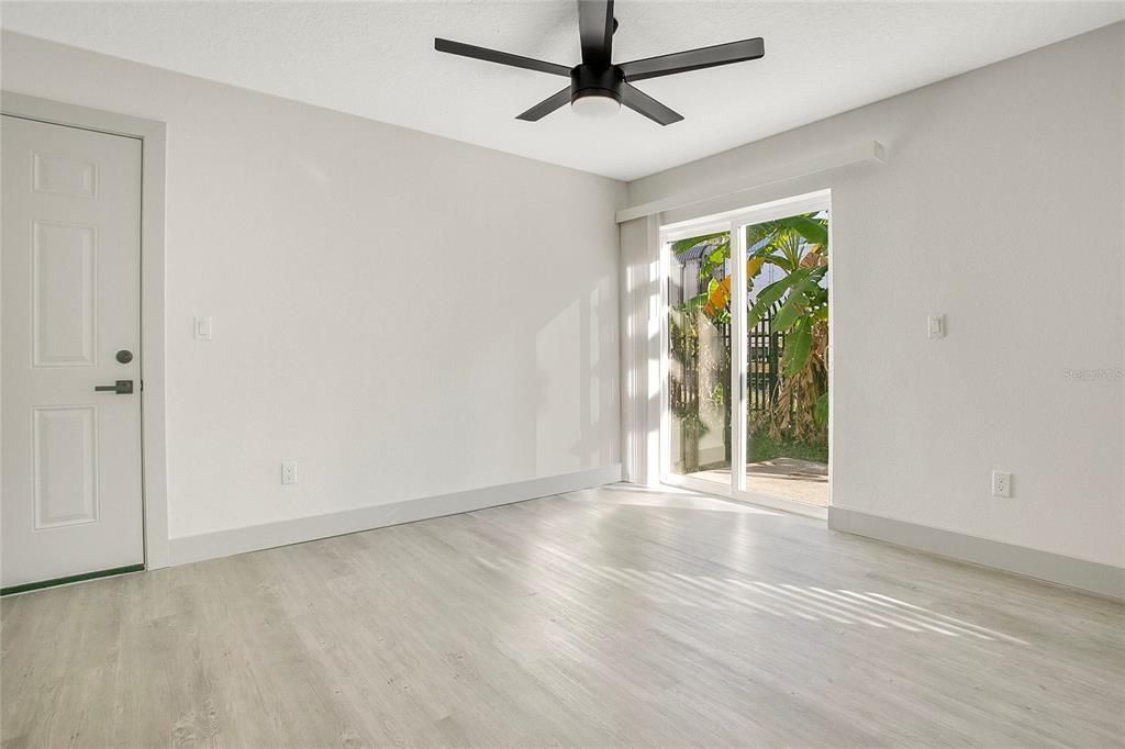 На продажу: $295,500 (4 спален, 2 ванн, 1432 Квадратных фут)