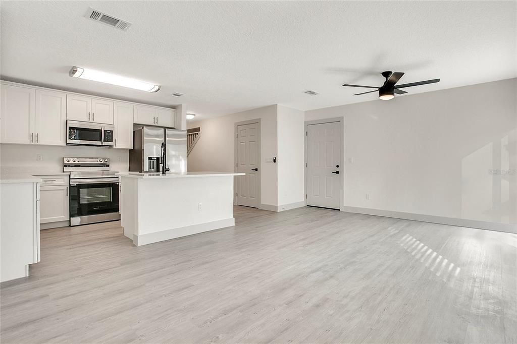 На продажу: $295,500 (4 спален, 2 ванн, 1432 Квадратных фут)