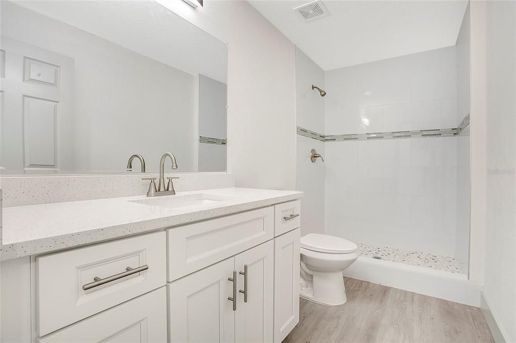 На продажу: $295,500 (4 спален, 2 ванн, 1432 Квадратных фут)