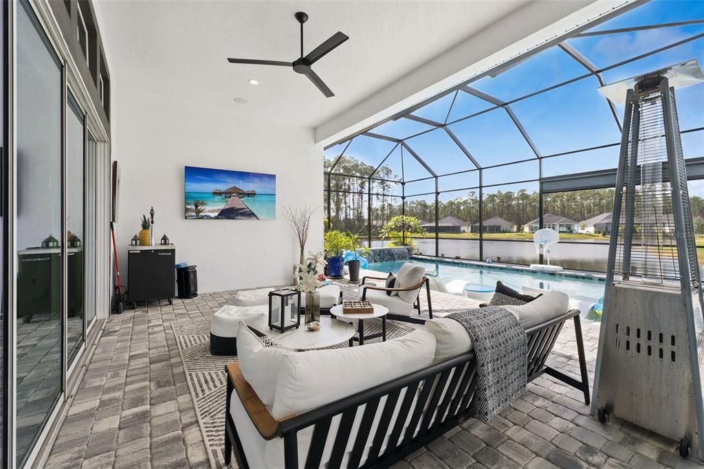 En Venta: $899,900 (4 camas, 3 baños, 2568 Pies cuadrados)