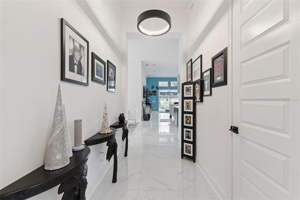 En Venta: $899,900 (4 camas, 3 baños, 2568 Pies cuadrados)