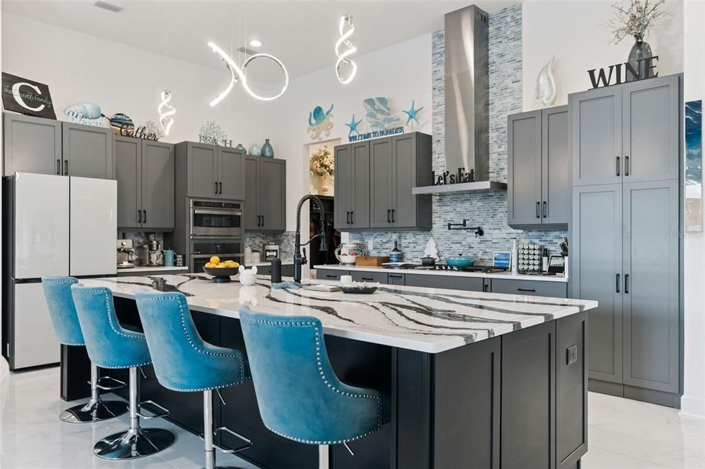 En Venta: $899,900 (4 camas, 3 baños, 2568 Pies cuadrados)