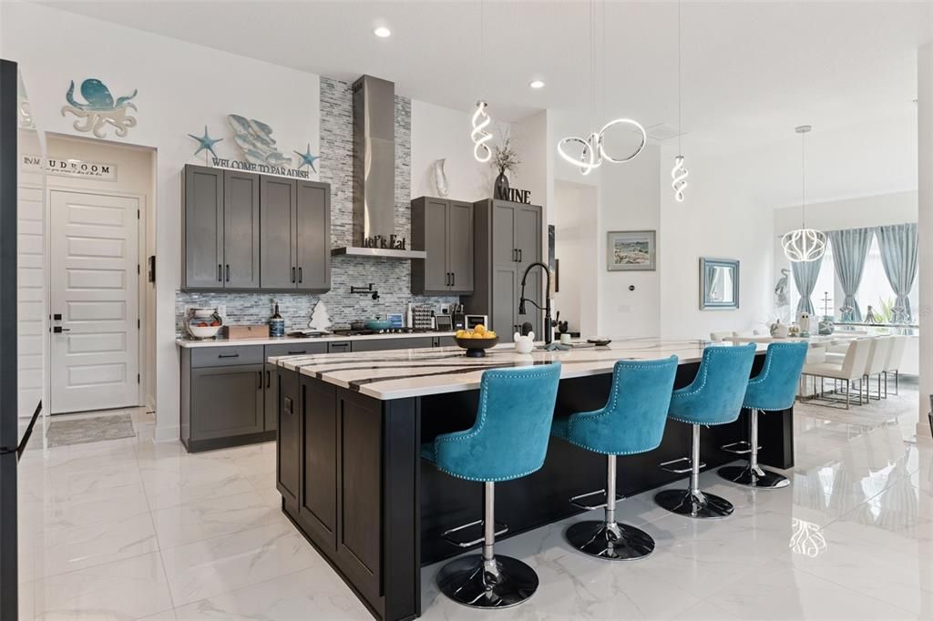 En Venta: $899,900 (4 camas, 3 baños, 2568 Pies cuadrados)