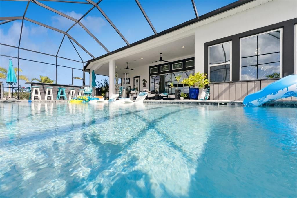 En Venta: $899,900 (4 camas, 3 baños, 2568 Pies cuadrados)