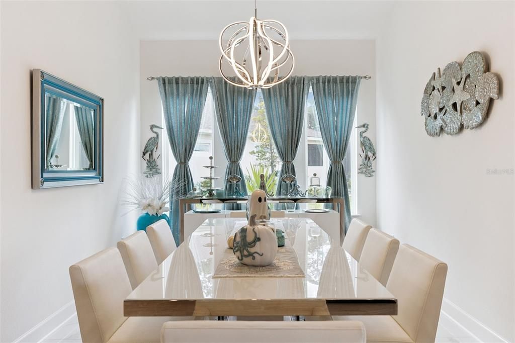 En Venta: $899,900 (4 camas, 3 baños, 2568 Pies cuadrados)