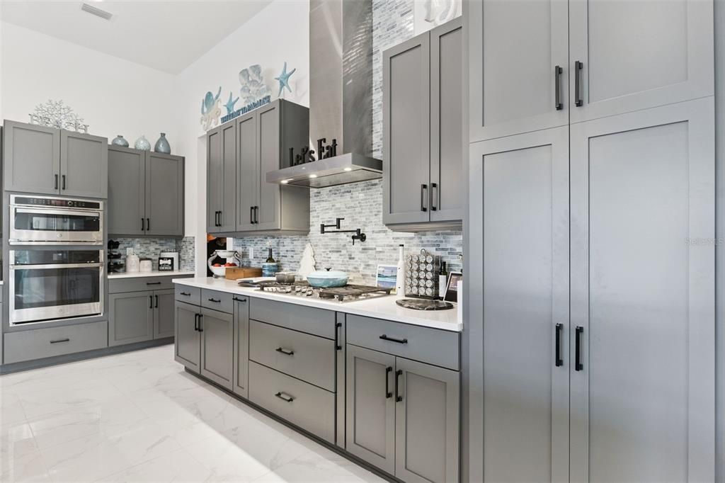 En Venta: $899,900 (4 camas, 3 baños, 2568 Pies cuadrados)