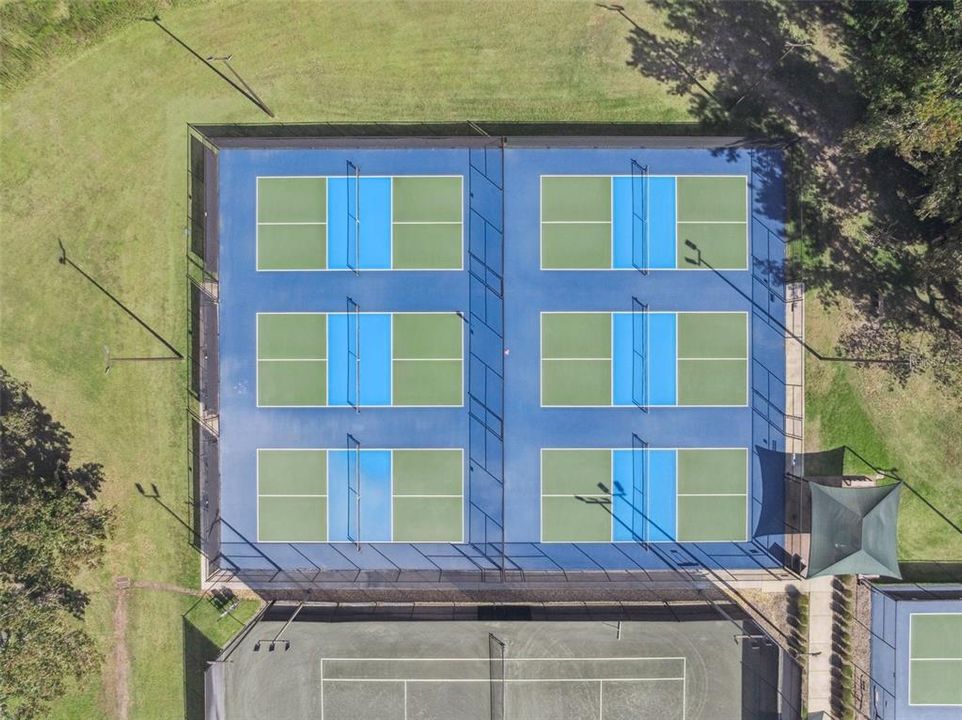 En Venta: $899,900 (4 camas, 3 baños, 2568 Pies cuadrados)