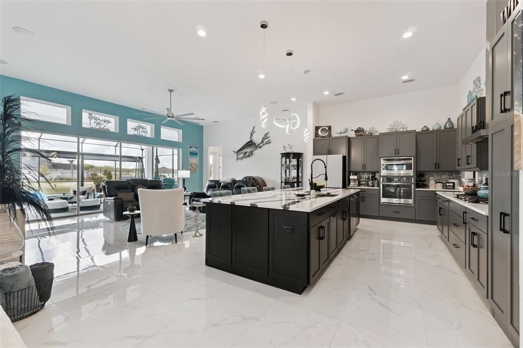 En Venta: $899,900 (4 camas, 3 baños, 2568 Pies cuadrados)